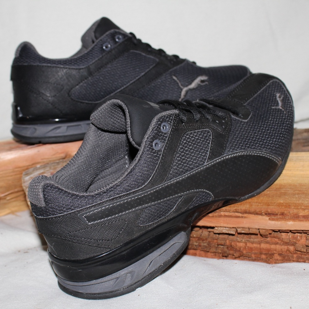 Puma, Mens Athletic Black Sneaker, Axelion, Soft Foam Inserts, size 9 NEVER WORN